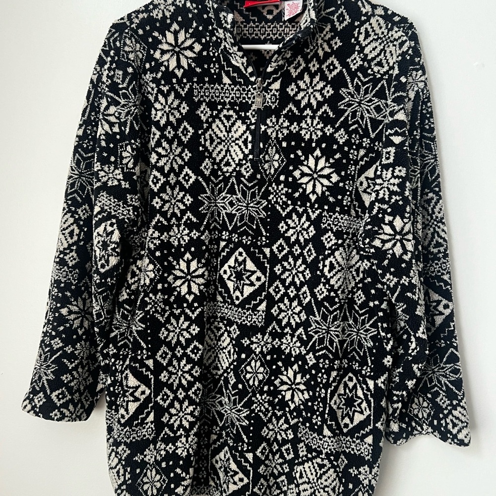 Liz Claiborne Black and White Geometric Top